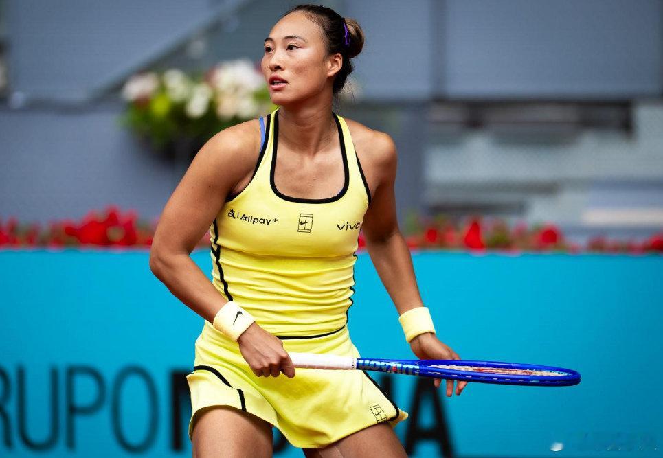 郑钦文2比1肯宁郑钦文 2-1逆转美国选手！郑钦文晋级WTA1000马德里站第三