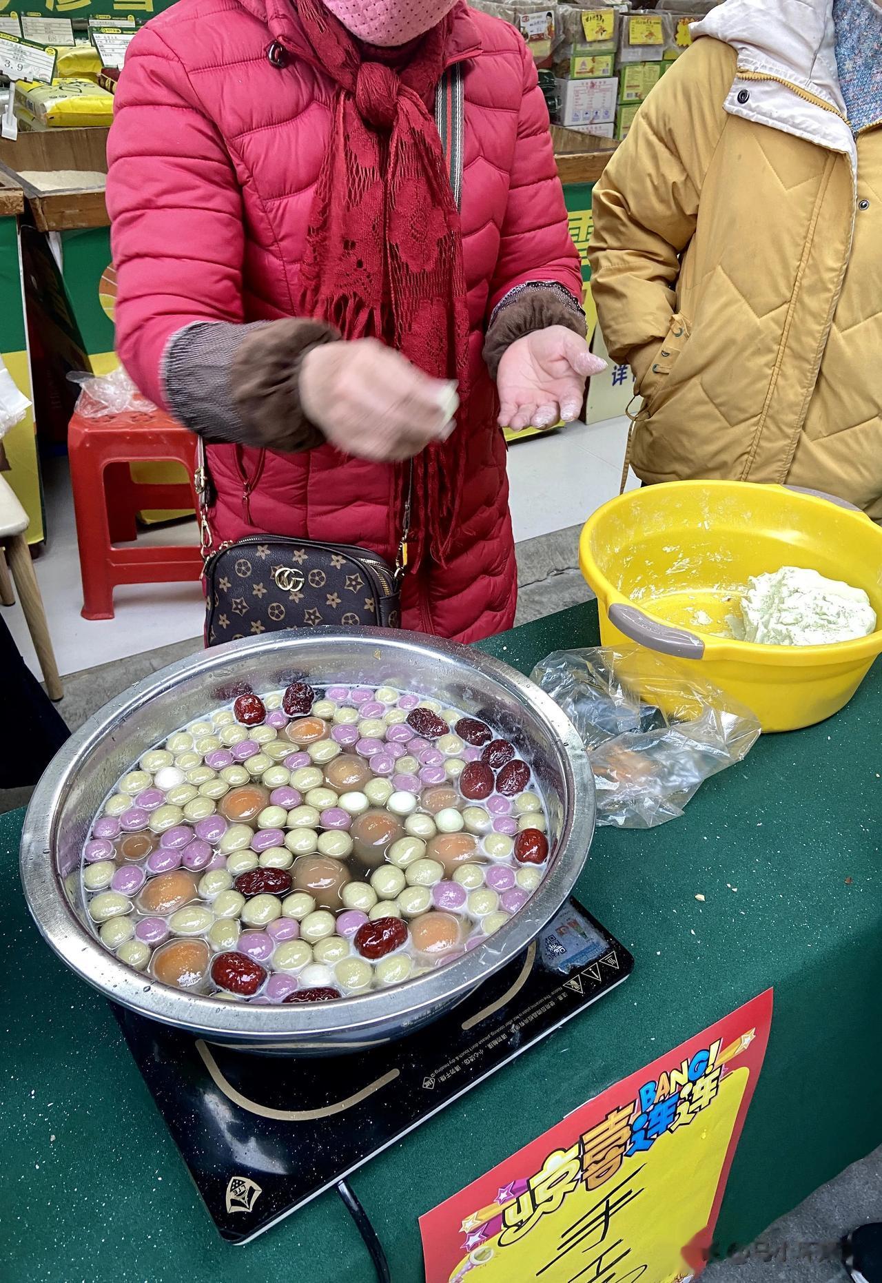 大家冬至快乐哦[锦鲤到来][锦鲤到来][锦鲤到来]
今年的冬至水饺[兔年大吉]跟