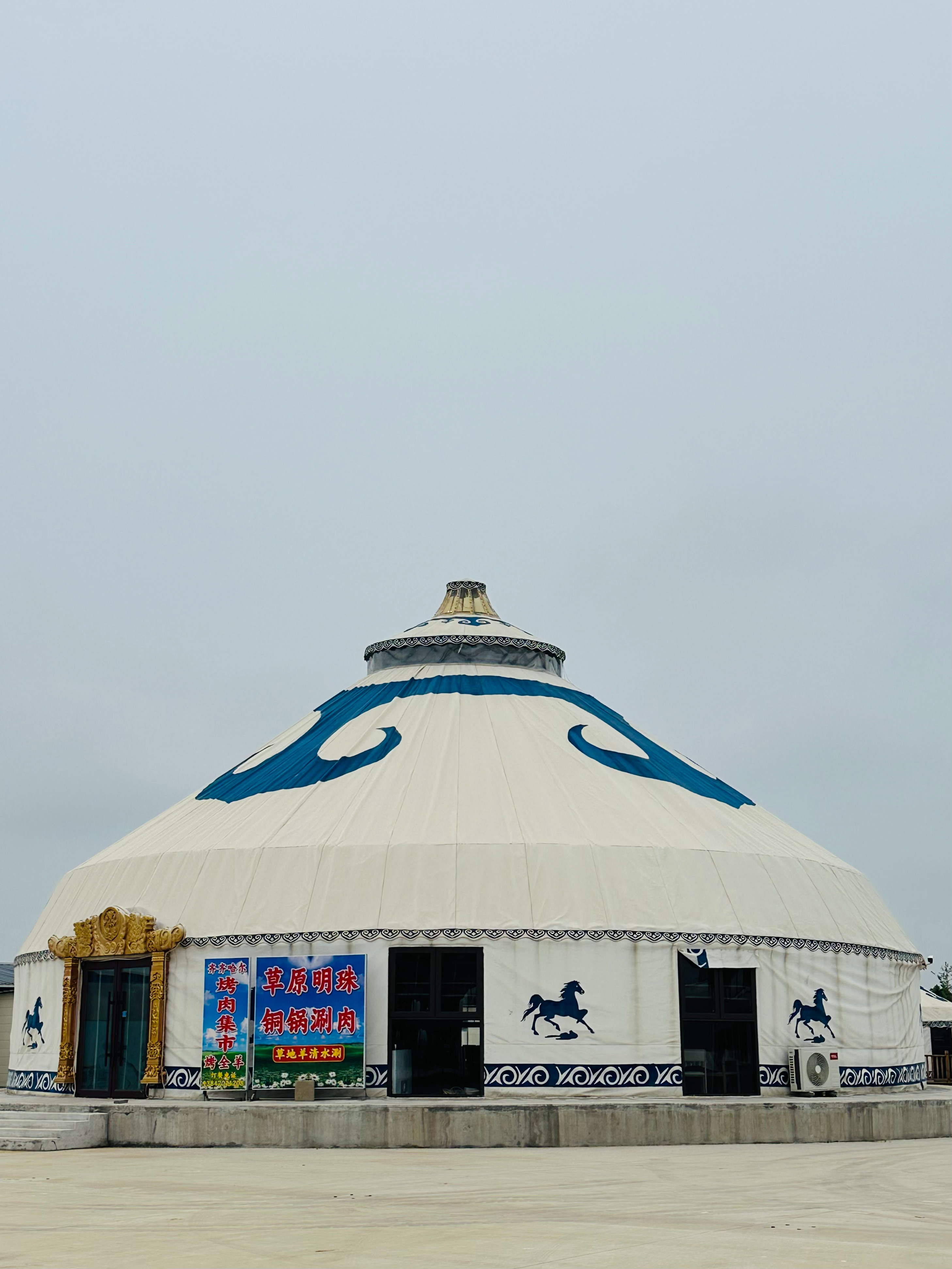 旅行 听涛小镇，还有海钓，这次是没时间了，下次可以约一个。还有蒙古包过夜的、烤全