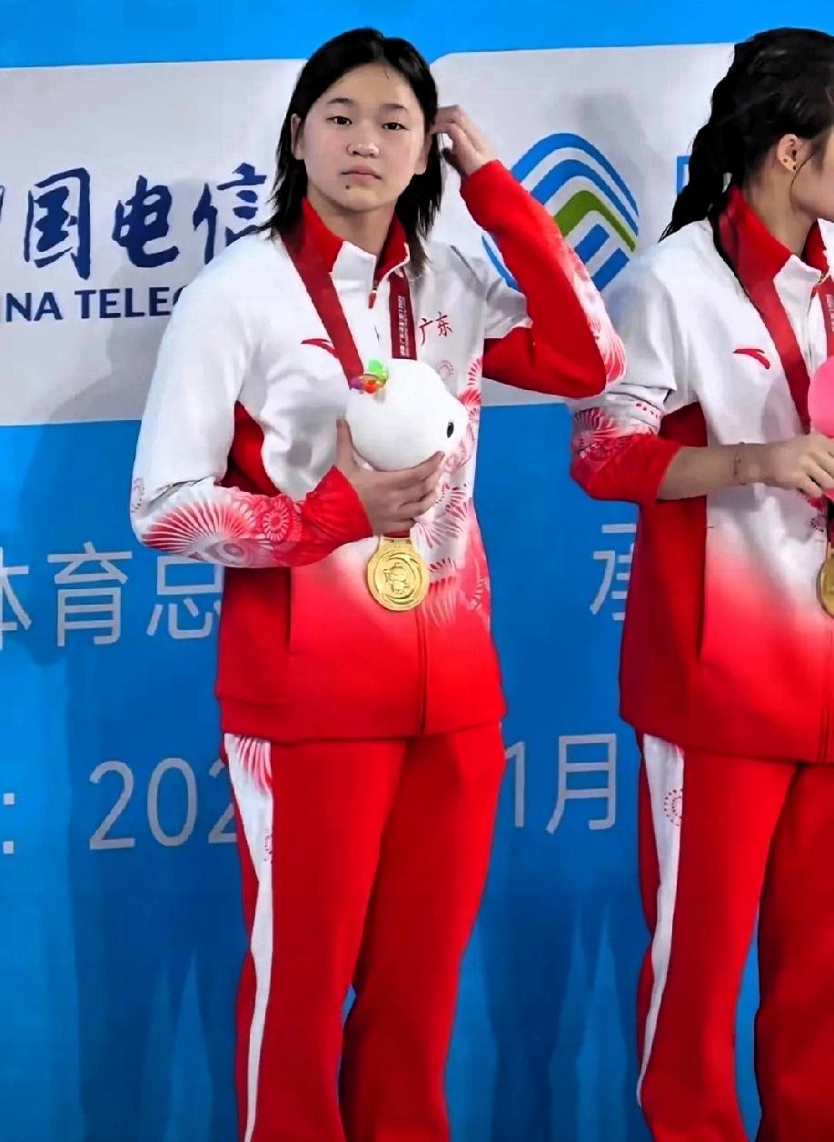 全红婵在183天未参赛、带旧伤且仅磨合三周新搭档的困境下，顶住“凉了”的质疑，于