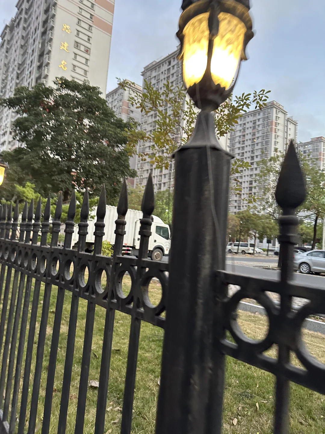 有段时间我每天睡9个小时，也就是晚上10点前睡，第二天脑子无比清醒，思...