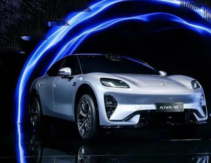赛力斯发布一款轿跑，搭载元戎高阶智驾，入门版车型20万元起！

        