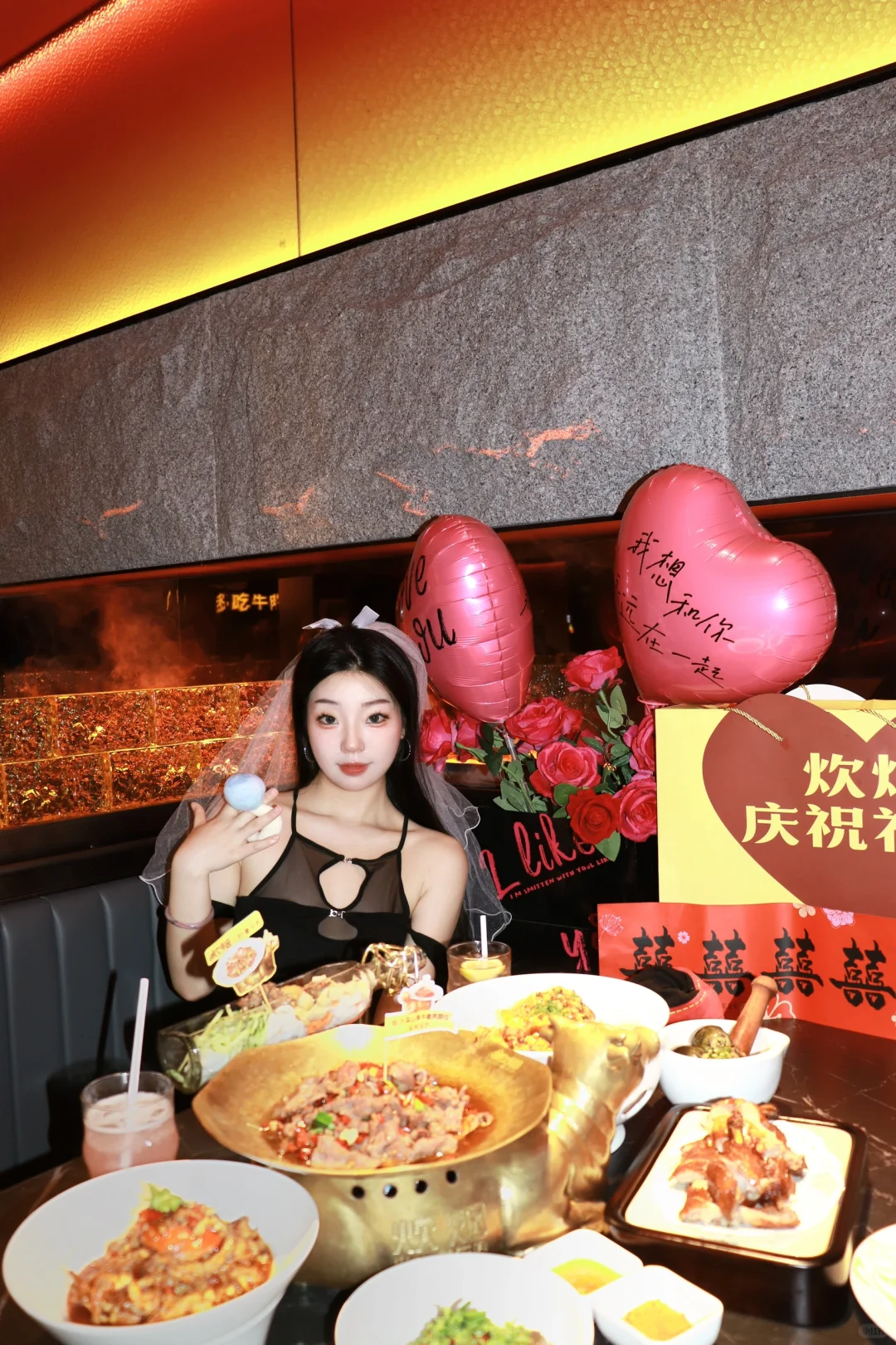 显眼包男友，在湘菜馆里整了个大活儿 ⁉️