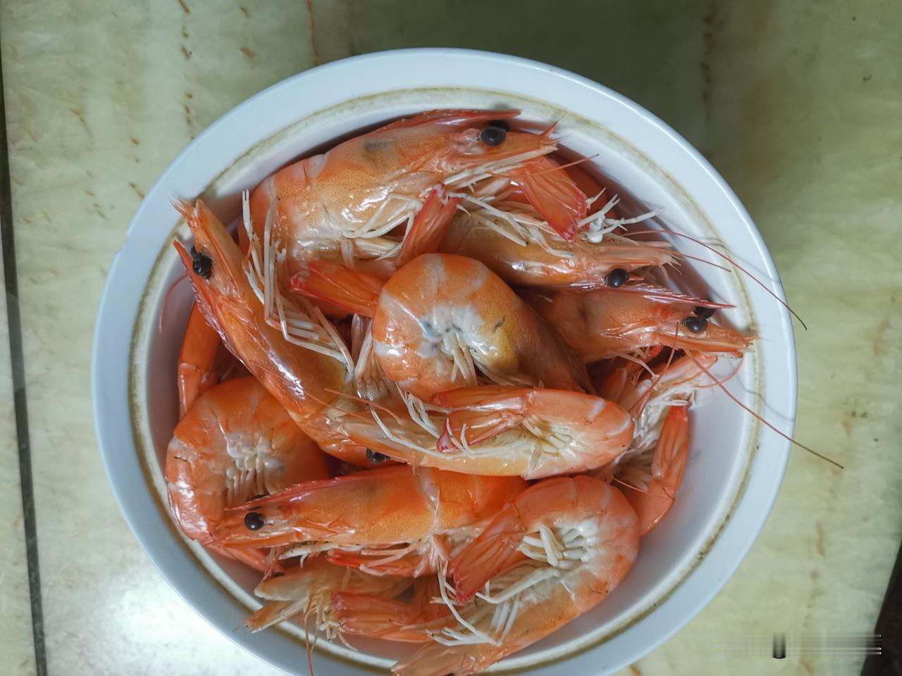 谢谢快递小哥让我们在下雨天吃到鲜活的基围虾！

今天不想为了买点虾子跑出去，因为