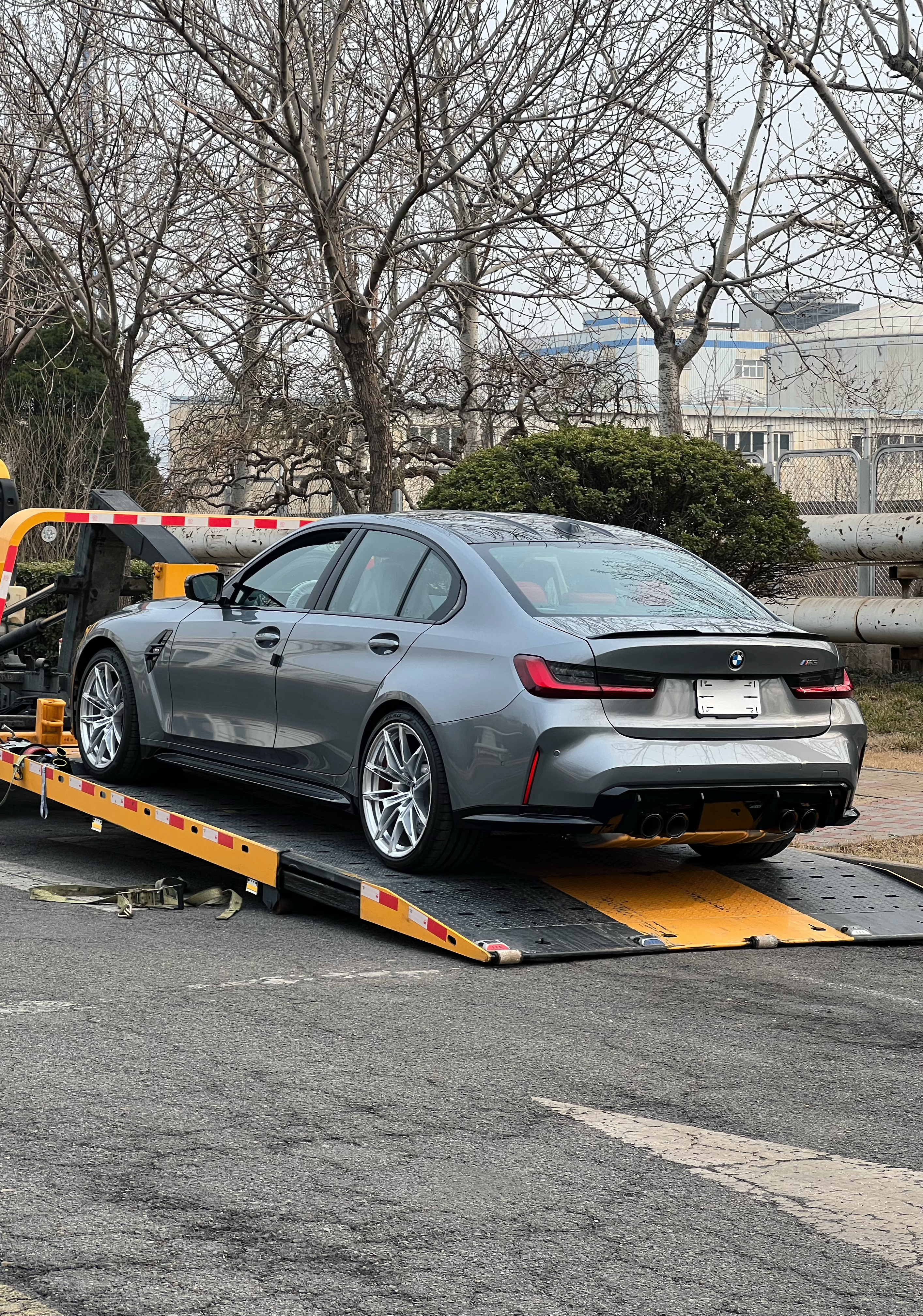 上午下定，下午交付买M power的都是急性子临时牌照已办好明天大哥接到车就可以