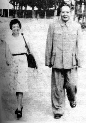 [微风]1959年，护士吴旭君对毛主席说：“主席，我大概不能在您身边工作了。”主