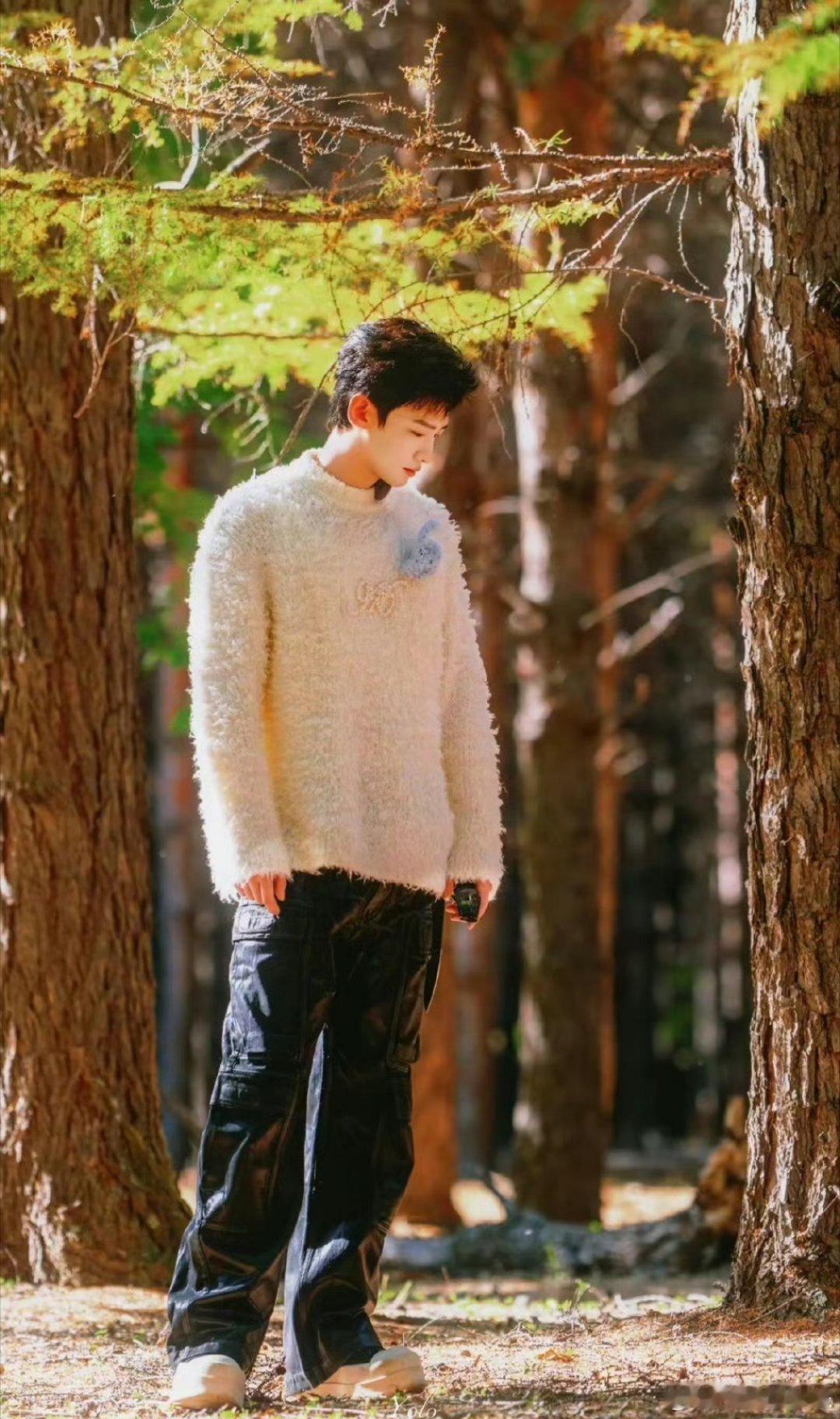 瞧他在游戏里那急切模样，每一丝情绪都自然流露，毫无表演痕迹。被冤枉时的着急，仿佛