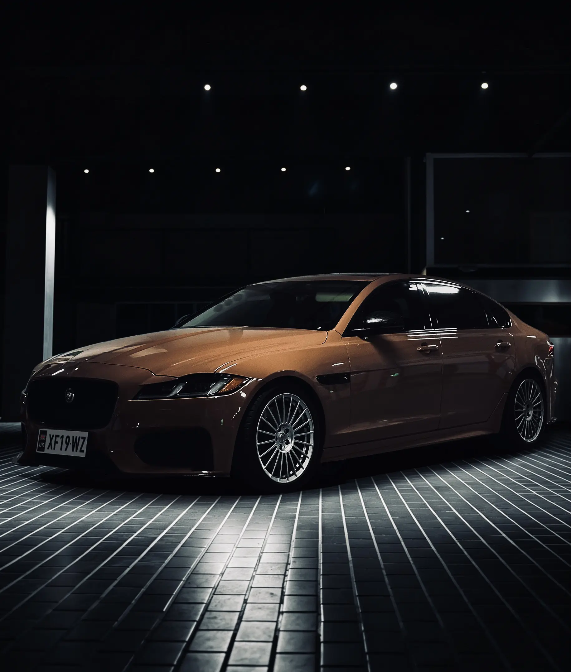 这辆捷豹有点酷😎。