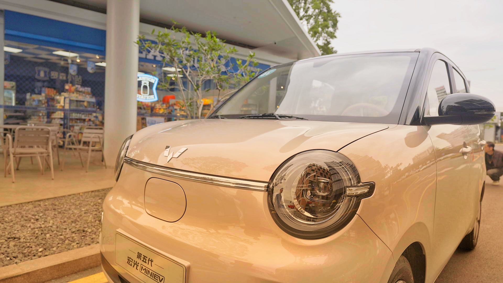罗森便利店发现一台不错的小车五菱宏光miniev我与汽车的日常