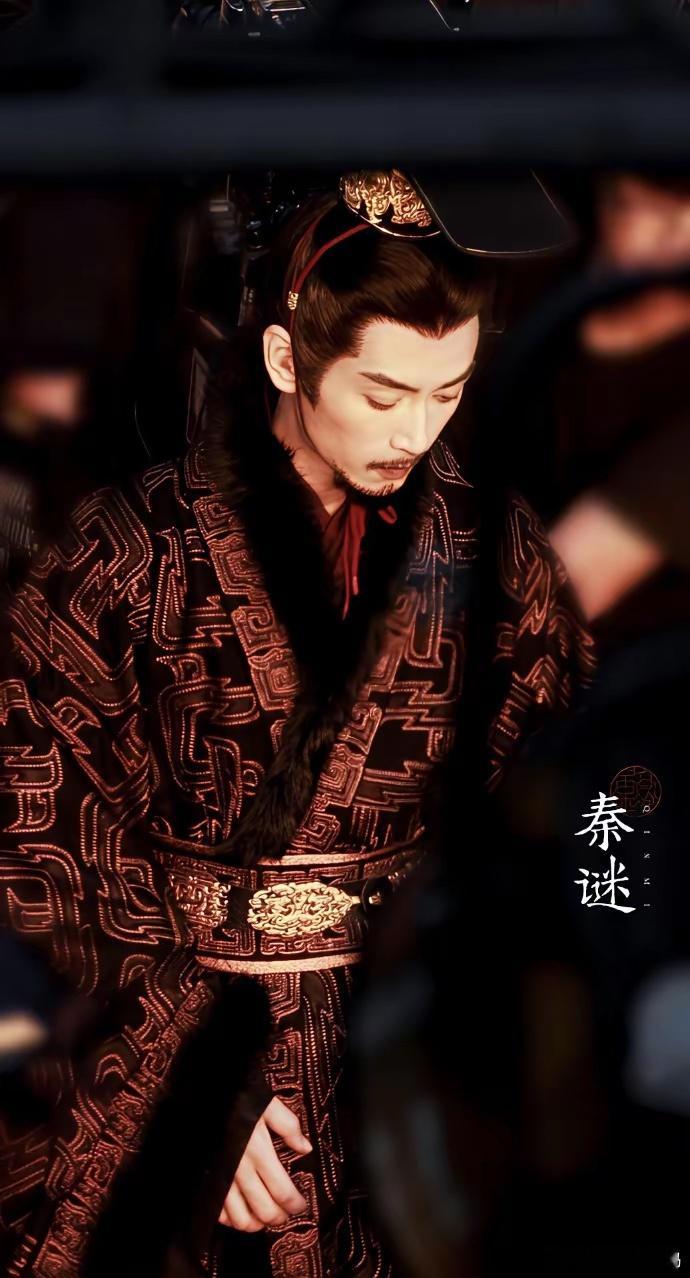 陈晓《秦谜》嬴政路透，前两天看他瘦了好多但在古装扮相里却刚刚好！ 