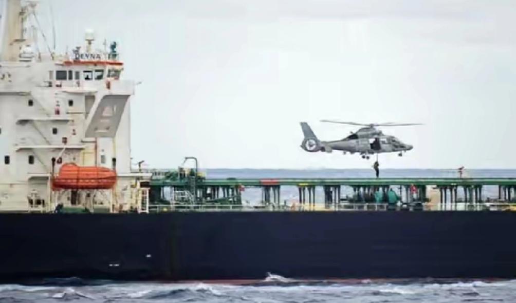 地中海海域突然炸出大消息，昨天法国海军没留半点情面，直接在海上拦下一艘正在航行的