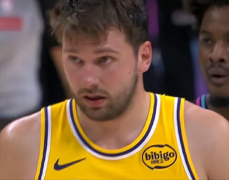 背靠背合砍100分！东契奇太吓人了：

对阵火箭：40分10助攻9篮板
对阵热火