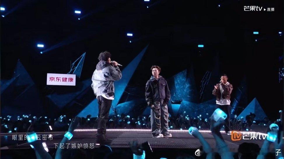 哀人组太好听了《哀人》太好听了艾师傅明年有机会再上歌手吗😂当年的乌云中虽然踢馆