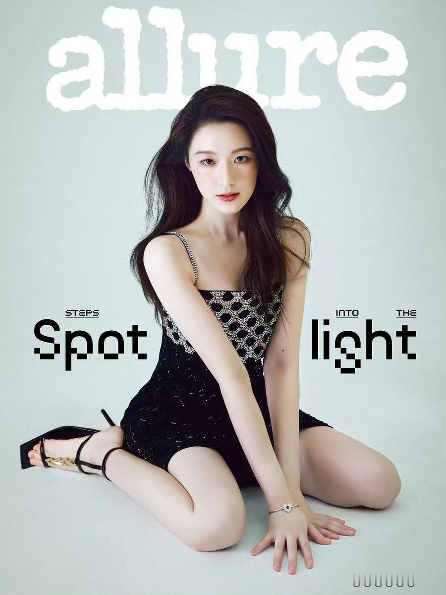 叶舒华Allure Korea 2025年3月刊杂志封面 