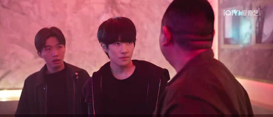 罚罪第二季开头这两兄弟各有心思，或许是他们两个想要暴露一点心声，赵文轩其实真应该