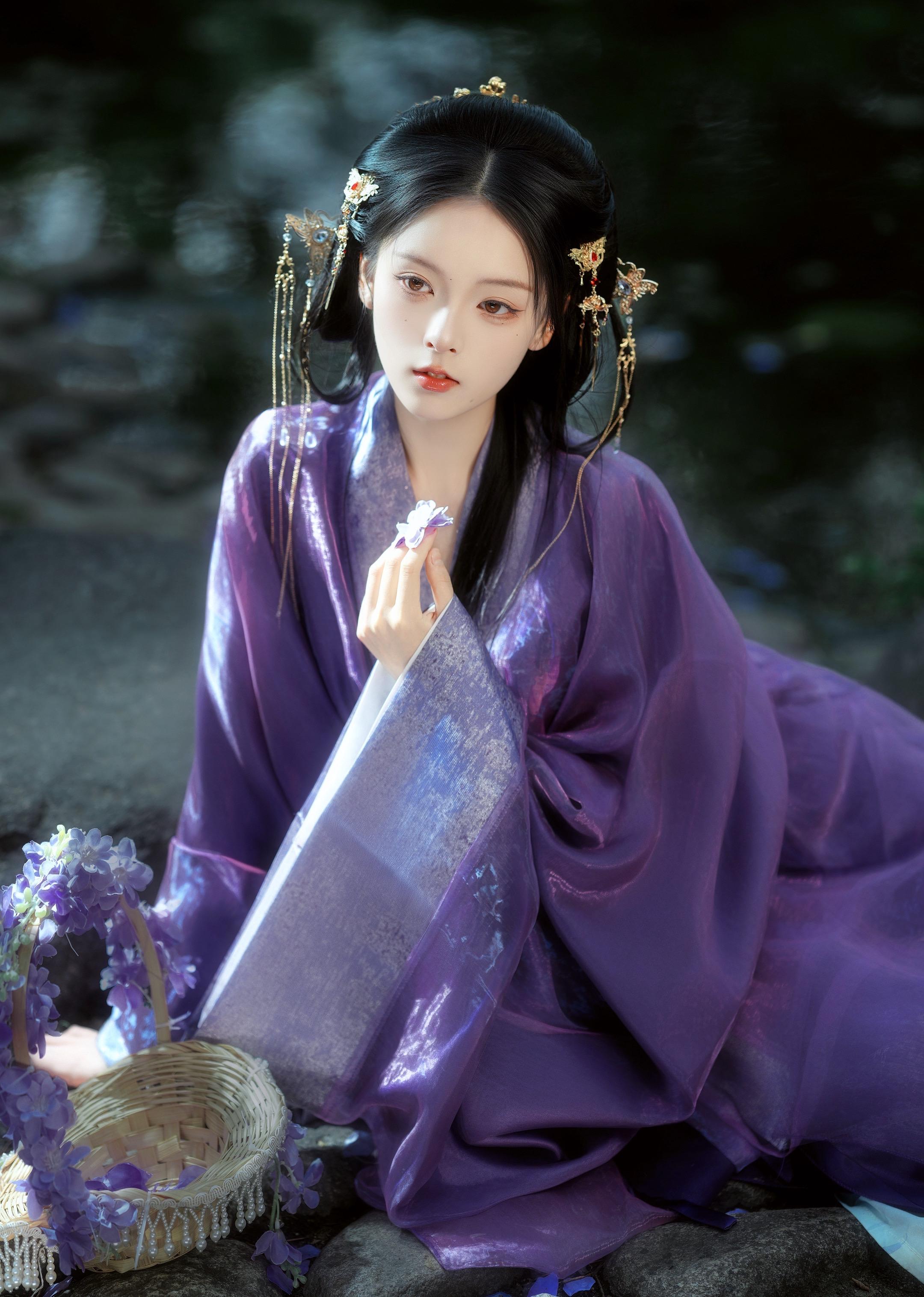 1.9万的a7m5和2万的a7r5。不知道为什么还有很多在等 到了也是...