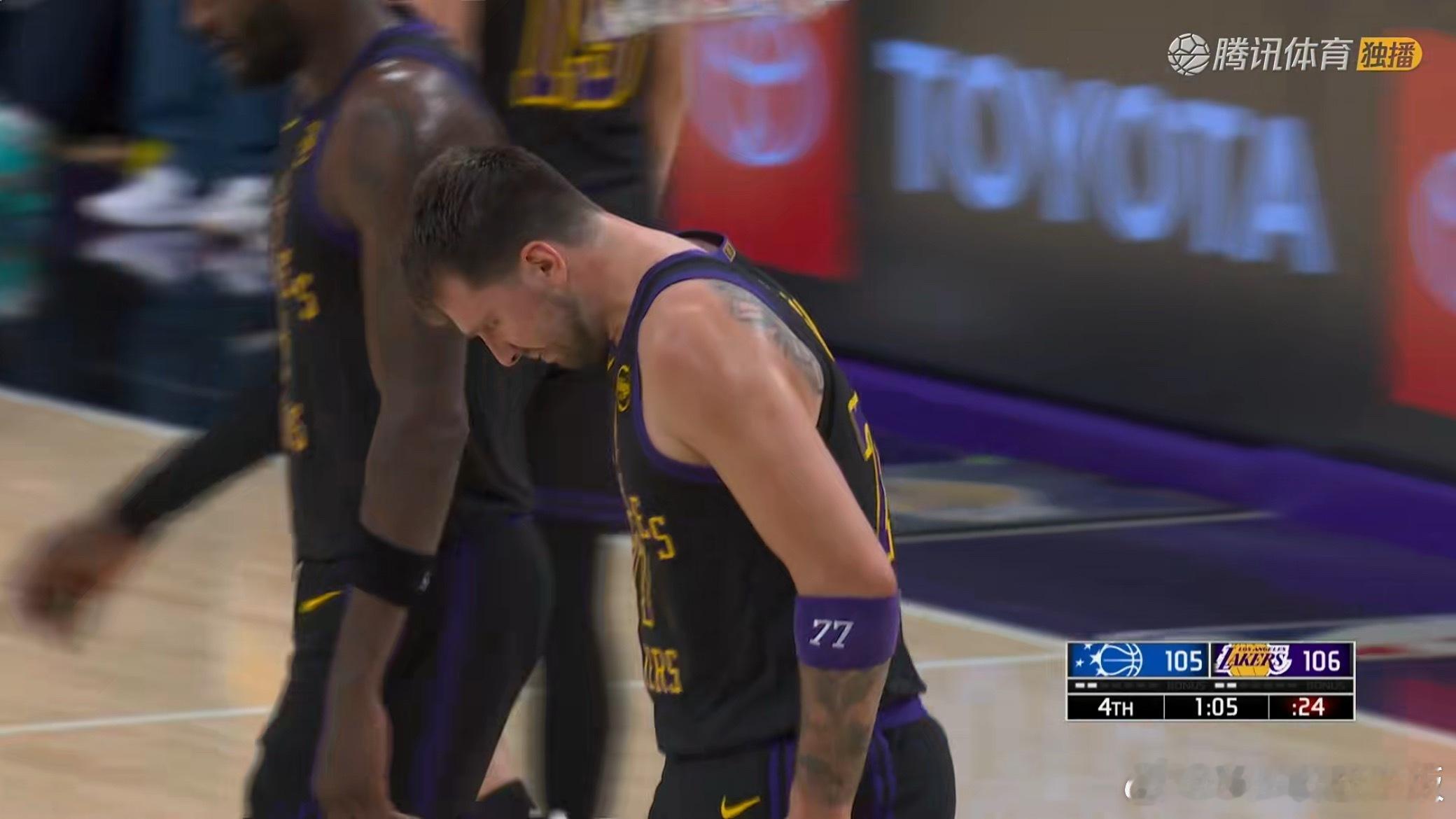 班凯罗丢了一个罚球，东契奇造成三分犯规，魔术要挑战！魔术vs湖人