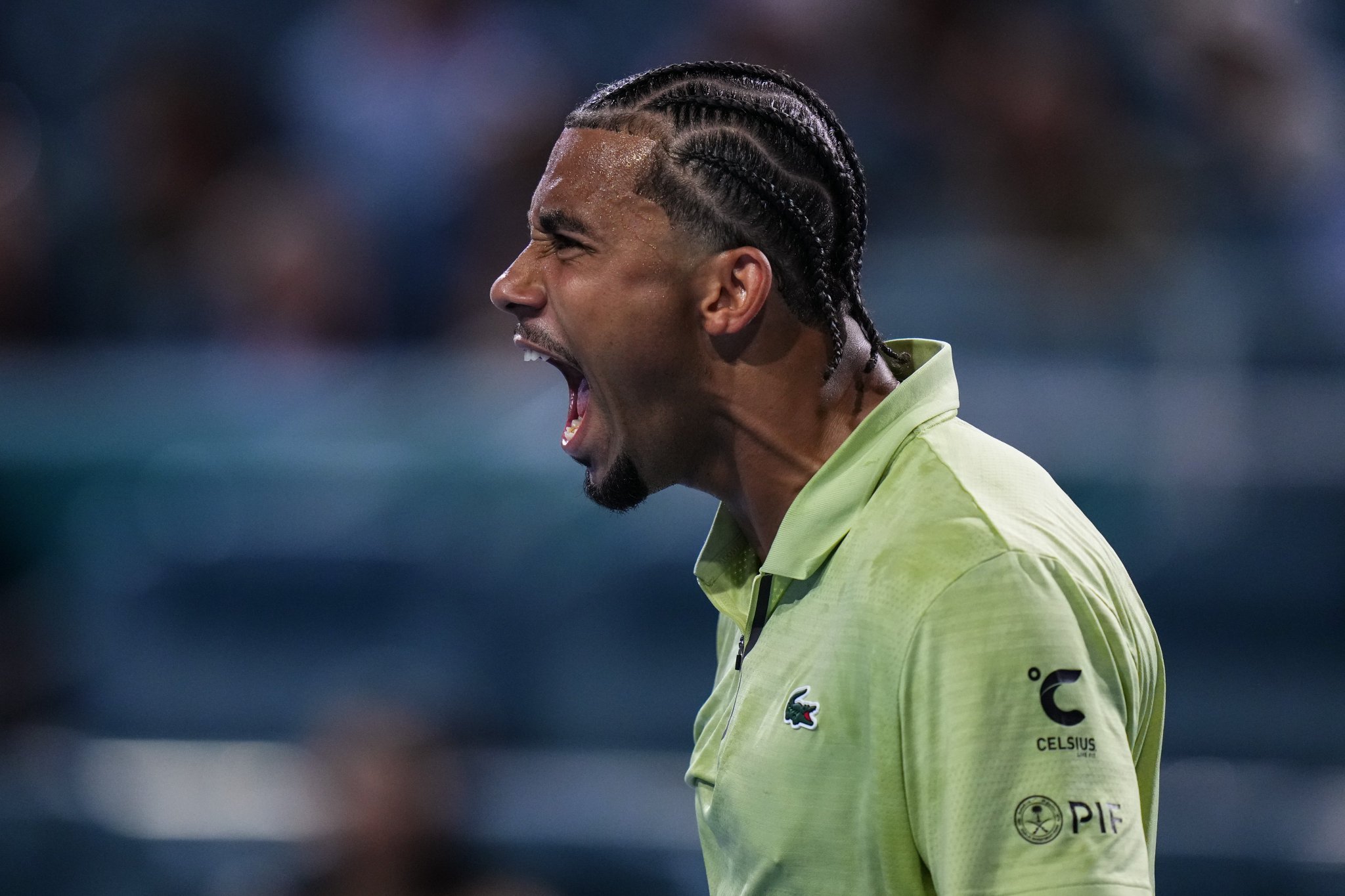 菲斯决胜盘抢七2-6落后挽救4个赛点连下6分！最终6-7/7-6/7-6逆转美国