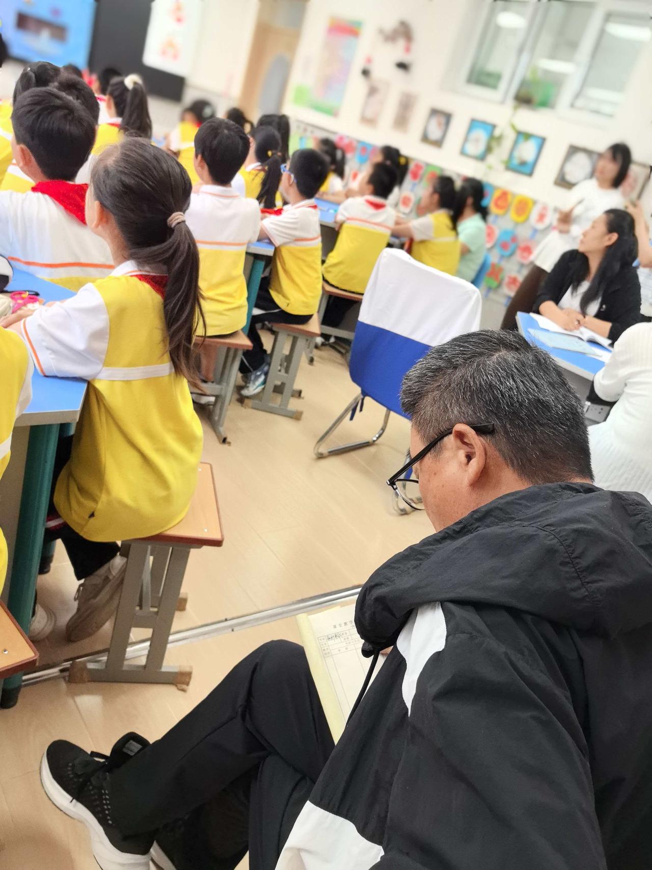 端端正正做学问，能评正高吗？

老李是一所县域中学的老教师，深耕讲台三十余年。一