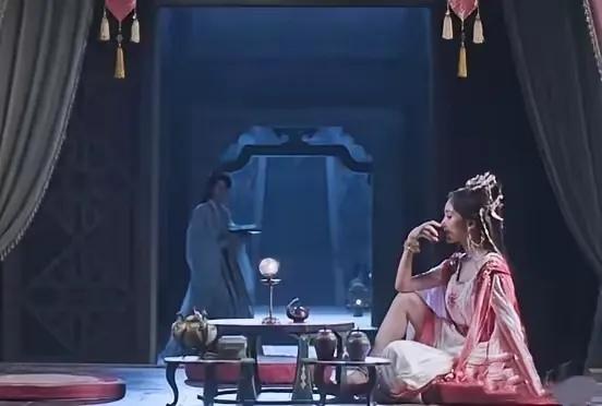 这漏腿是杨幂还是导演要求的？感觉对面的龚俊都要尴尬死了，粉丝都说二人有CP感，大