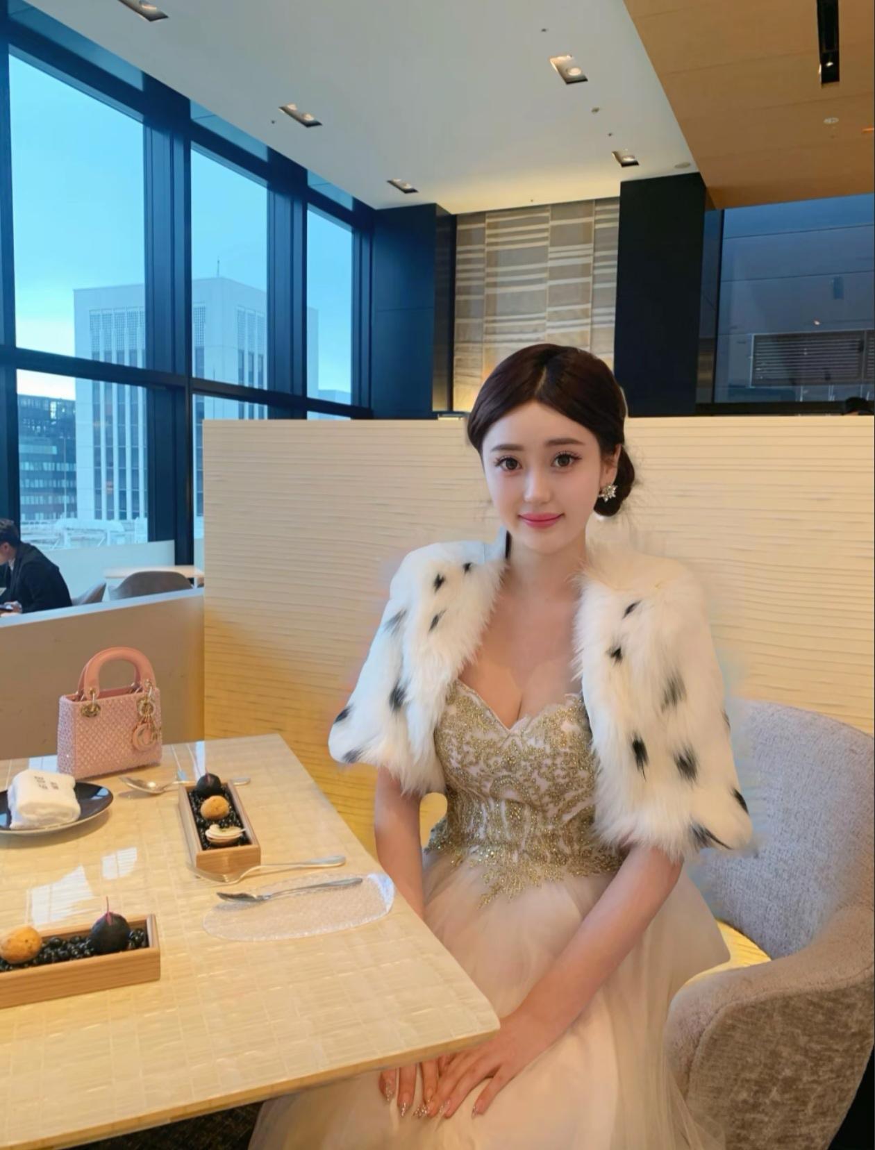 这套礼服大气上档次