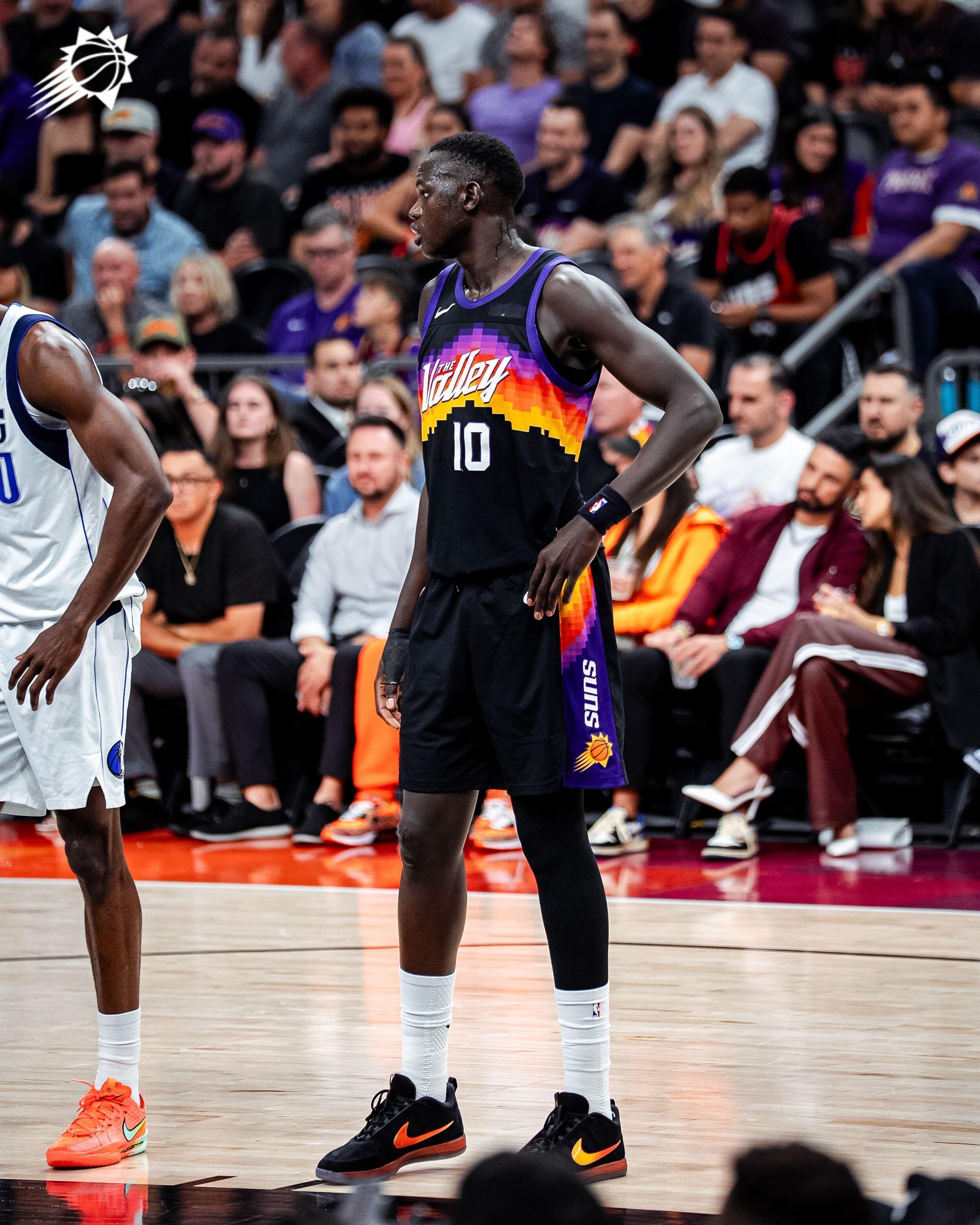 第一次首发的马鲁拿到4分14篮板3盖帽‼️各位觉得发挥的怎么样👀菲尼克斯太阳 