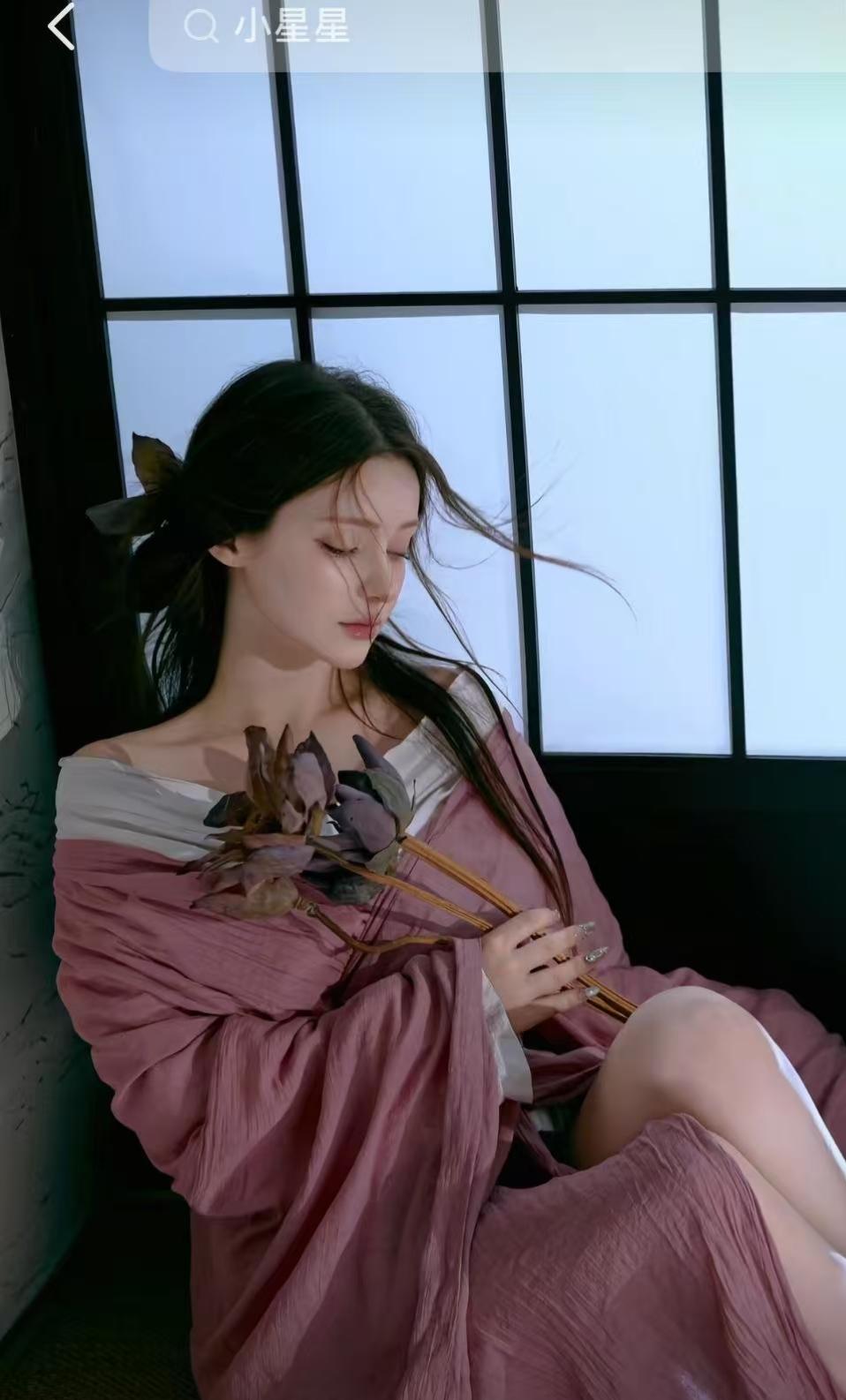 汉服很美，
尤其是现代女孩子穿着，尤其是拥有东方脸庞的外国女孩子穿着！
不信的话