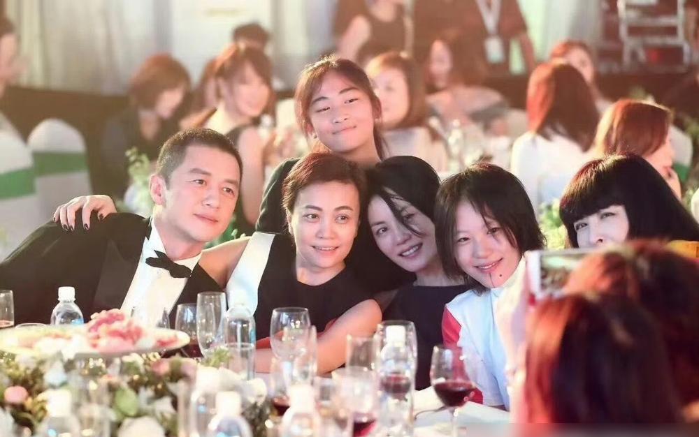 离婚的最高境界，是成为“生命合伙人”。
没有互撕体面收场只是第一步。
真正的考验