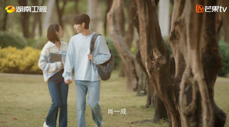 #我们的翻译官定档#《我们的翻译官》可算是千呼万唤始出来！！如今定档1月8日，宋
