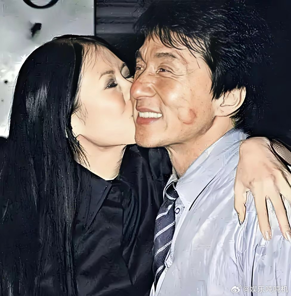 成龙     他是一个非常成功的艺人，一个很爱国的中国人，一个可以犯天下男人都会