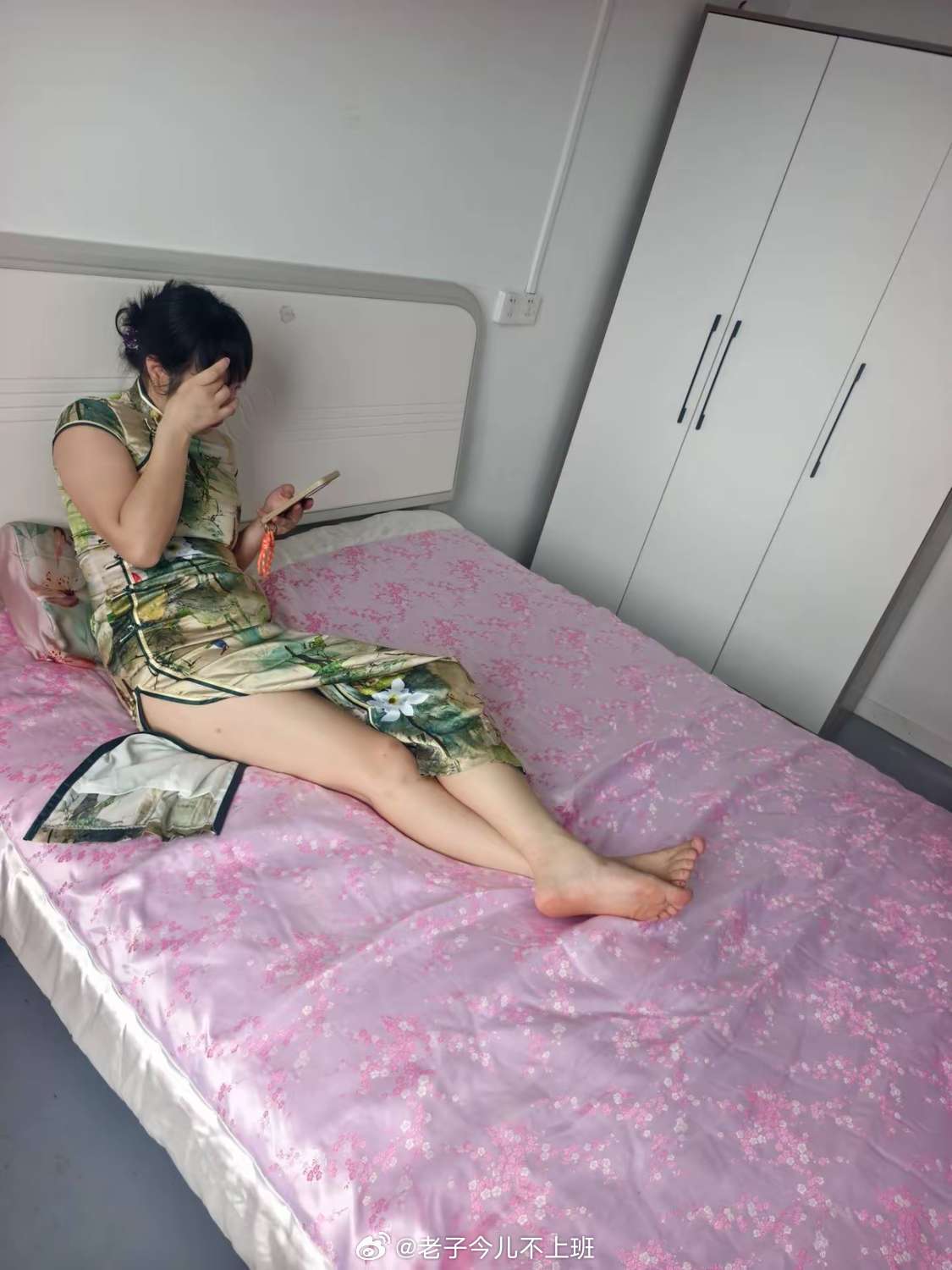 网恋奔现翻车了，对方是个四十多岁的大妈，该怎样找借口跑路…… 