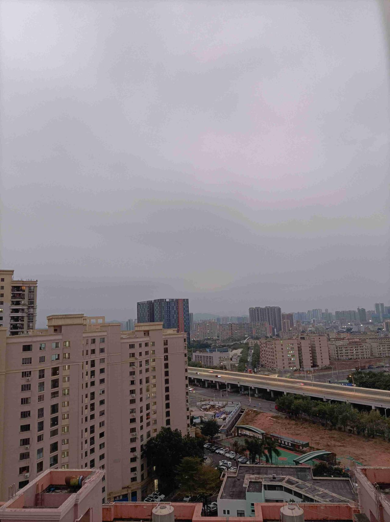 我的今日状态：😁轻松愉快
我这里的天气：🌤️多云！深圳今日阴转多气，气温12