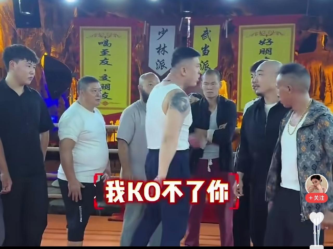 看热闹的不怕事大，最后叫爸爸了吗？