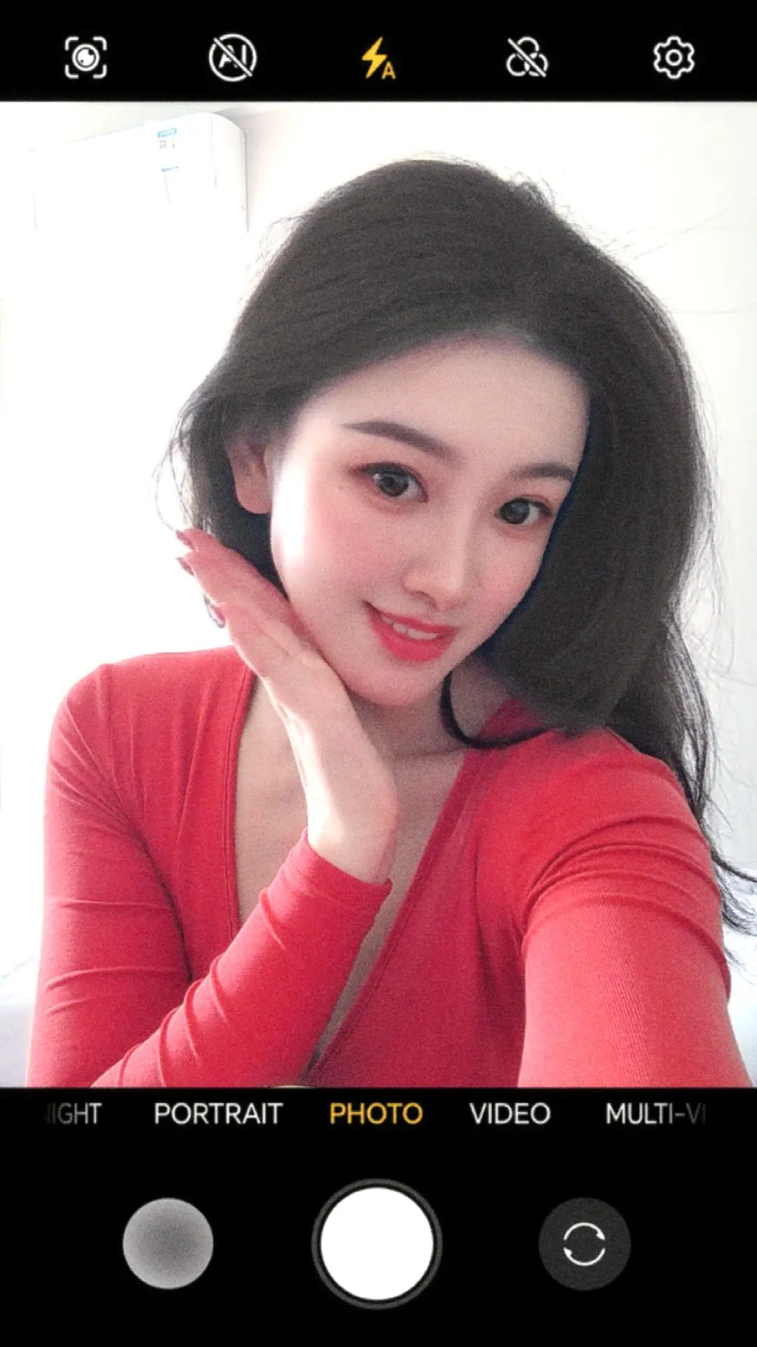看过世界的女人，深刻达观，明心见性，深知爱自己有余，才能爱他人。她们把...