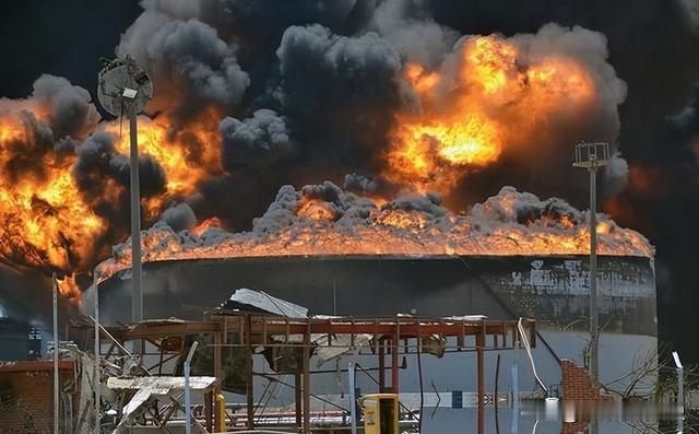 沙特联军称在多地拦截导弹和无人机 沙特主导的多国联军13日晚连发通报，当天在多地