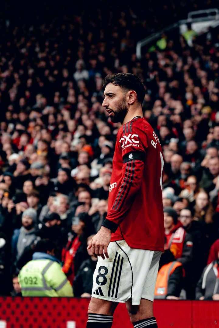 B费本赛季英超已经完成第12次助攻，高居助攻榜榜首。本赛季英超已经参与18粒进球