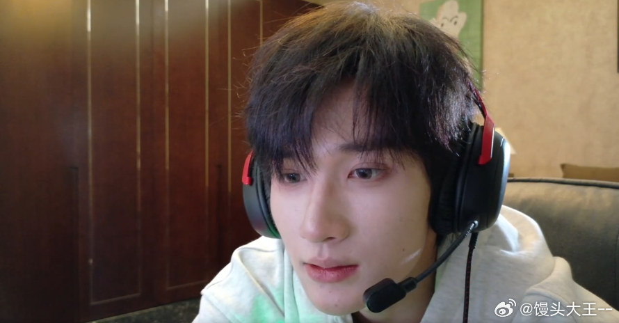 余宇涵直播 余宇涵的直播永远都这么有意思！他的笑声真的太感染人了，看他和粉丝聊天