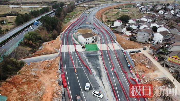 江西最强钉子户没料到公路改道 住里面可太难受了，房子磁场相当不稳定，出门就要打起