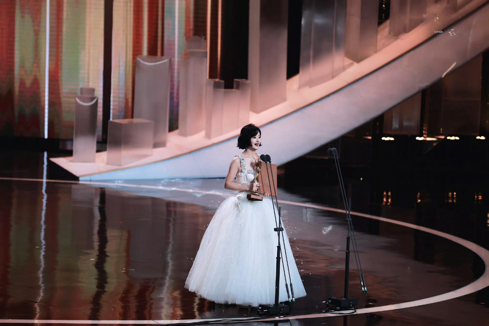 赵丽颖  zly赵丽颖与凤行 zly赵丽颖楚乔传 “有你 平淡也有了意义.”