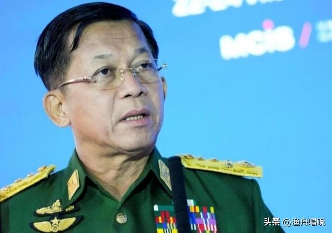 69岁的敏昂莱或将卸甲从政，缅甸军方将迎来权力交接
 
敏昂莱在建军81周年阅兵