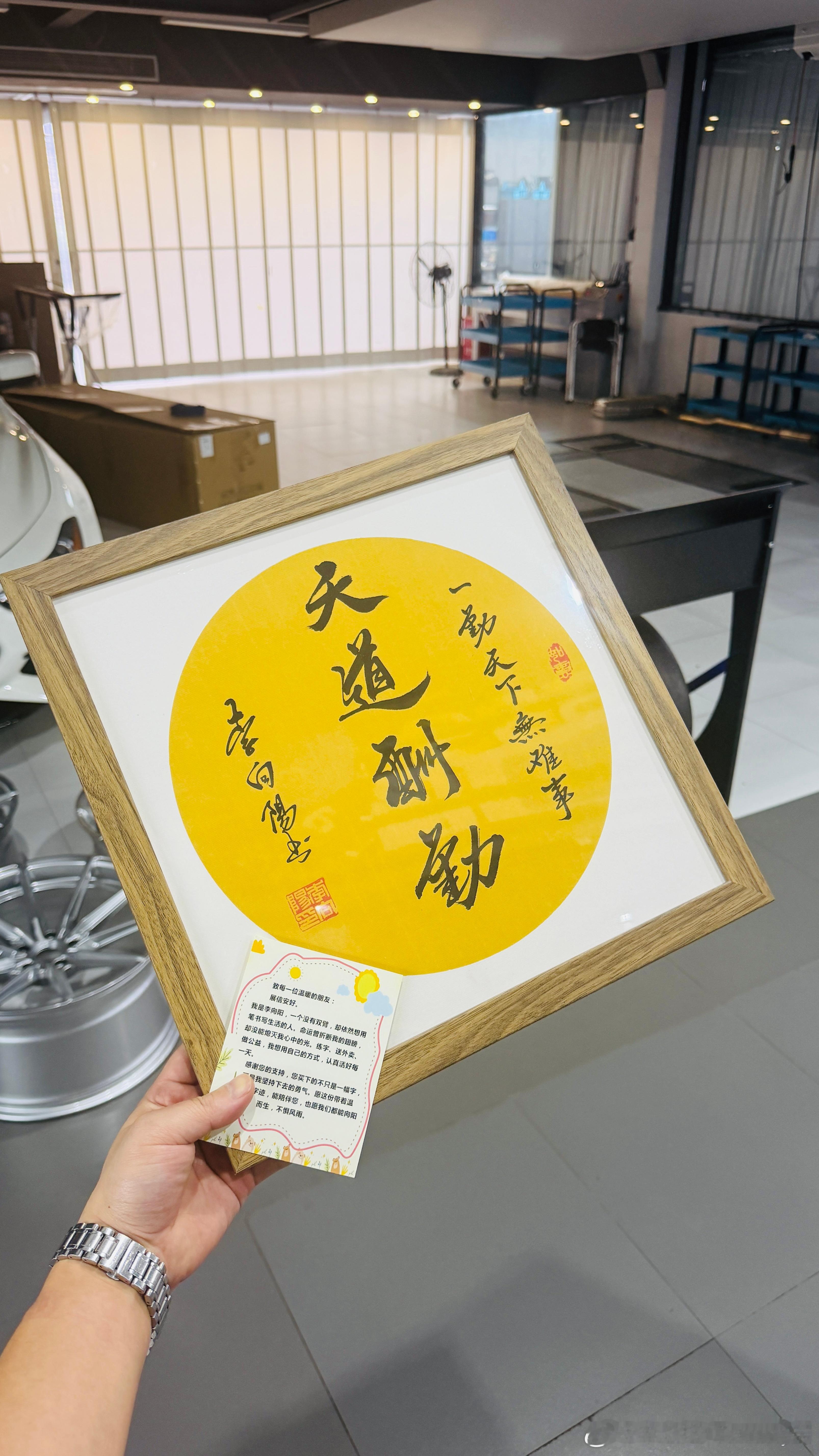 出自身有残疾的创作者笔下,真正诠释了人残志不残.  ​​​