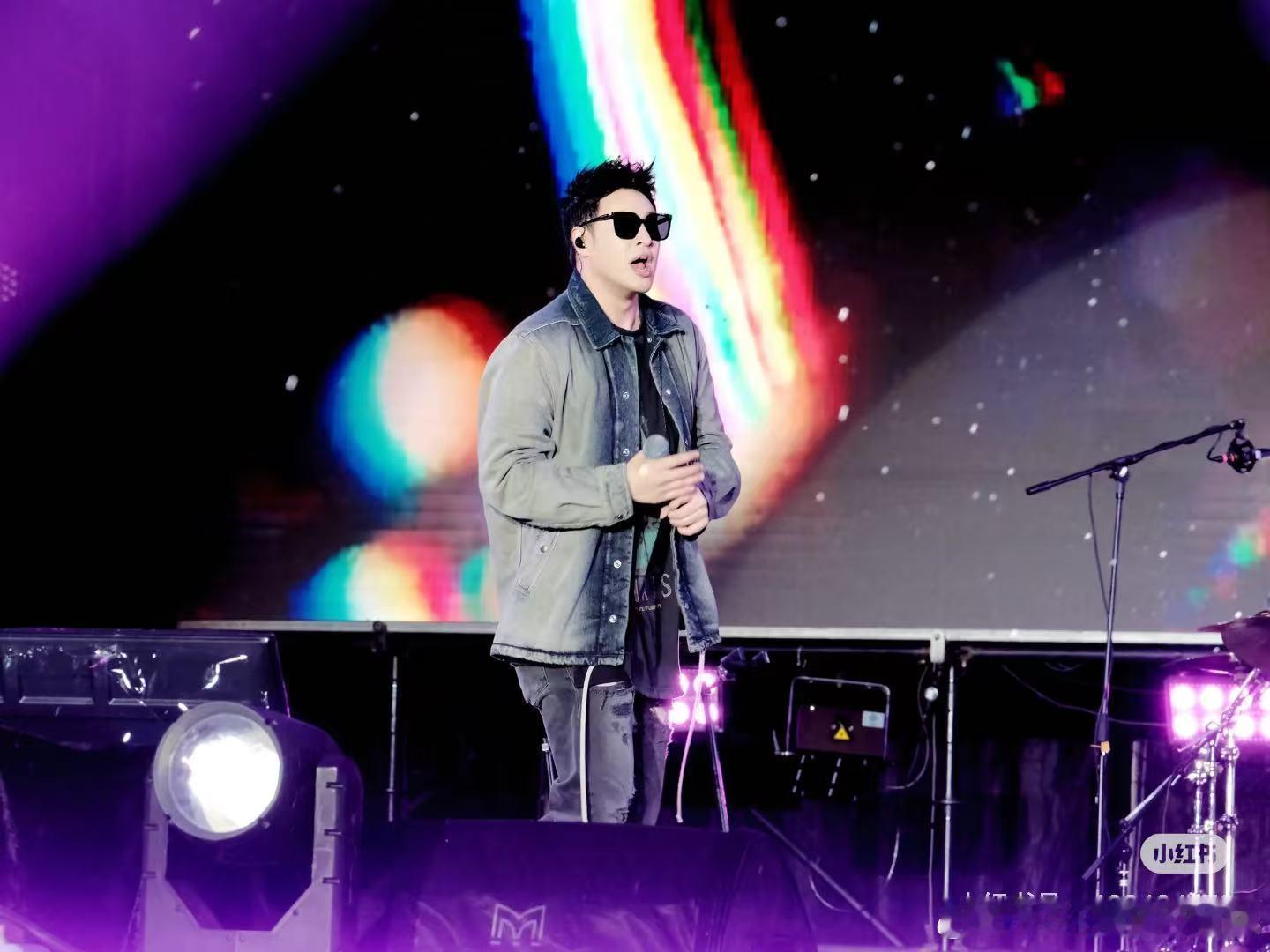 潘玮柏吃一堑吃一堑吃饱了潘玮柏好幽默风趣哈哈哈，vlog里面说自己胖了，还说是公