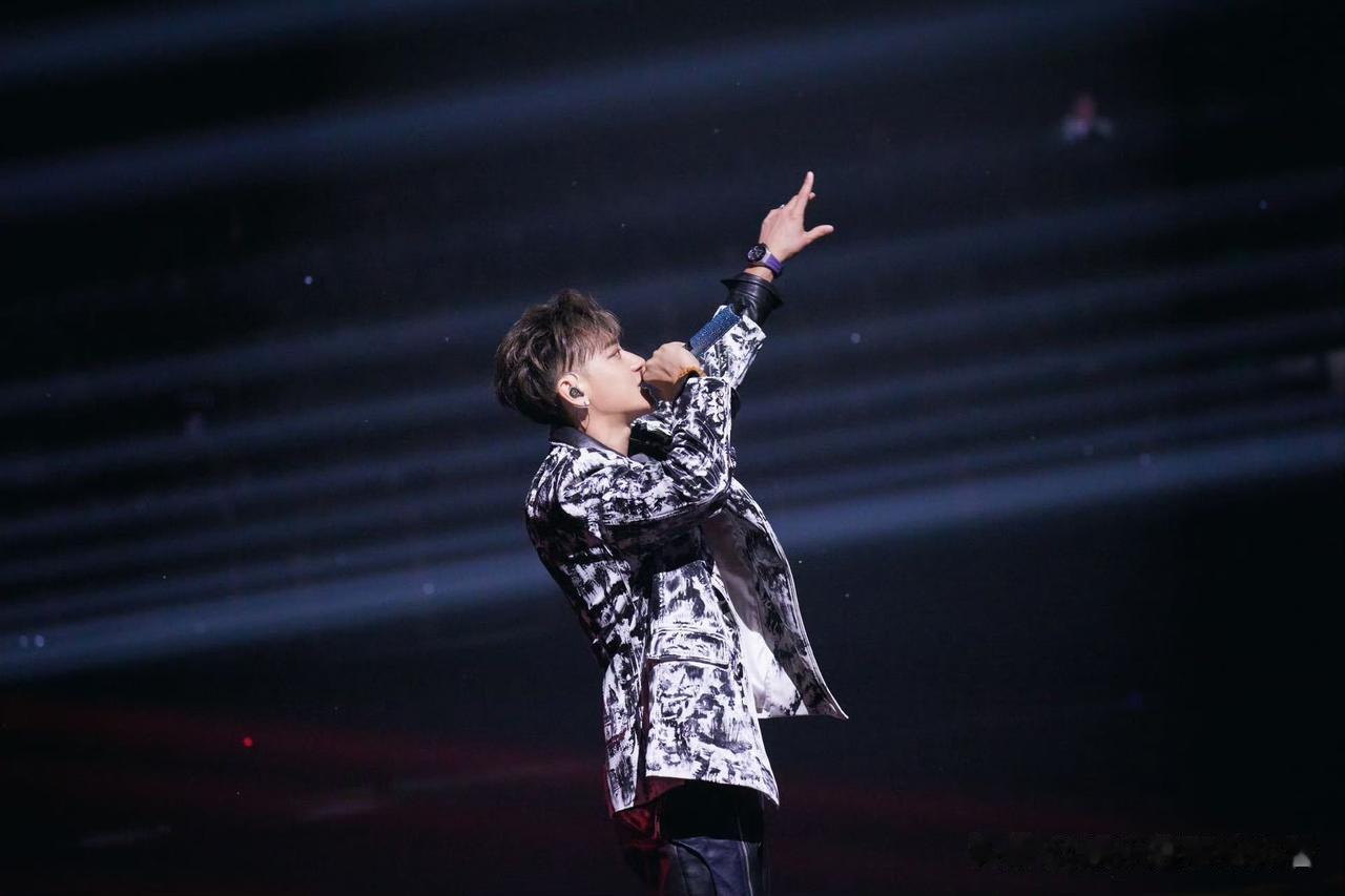 黄子韬装病取消演唱会？曾低价售卖门票，网友透露实情
 
黄子韬演唱会开唱在即，可