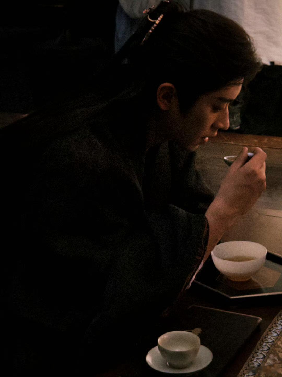  丞磊蛋总拍了拍你说开工大吉丞磊晒成何体统剧照 《成何体统》蛋总上线送好运，丞磊