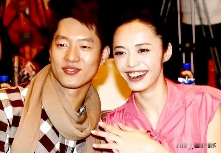 曾经校圆中的俊男靓女如今各自找到了幸福。其实我觉得凌潇潇和姚晨在一起是郎才女貌，