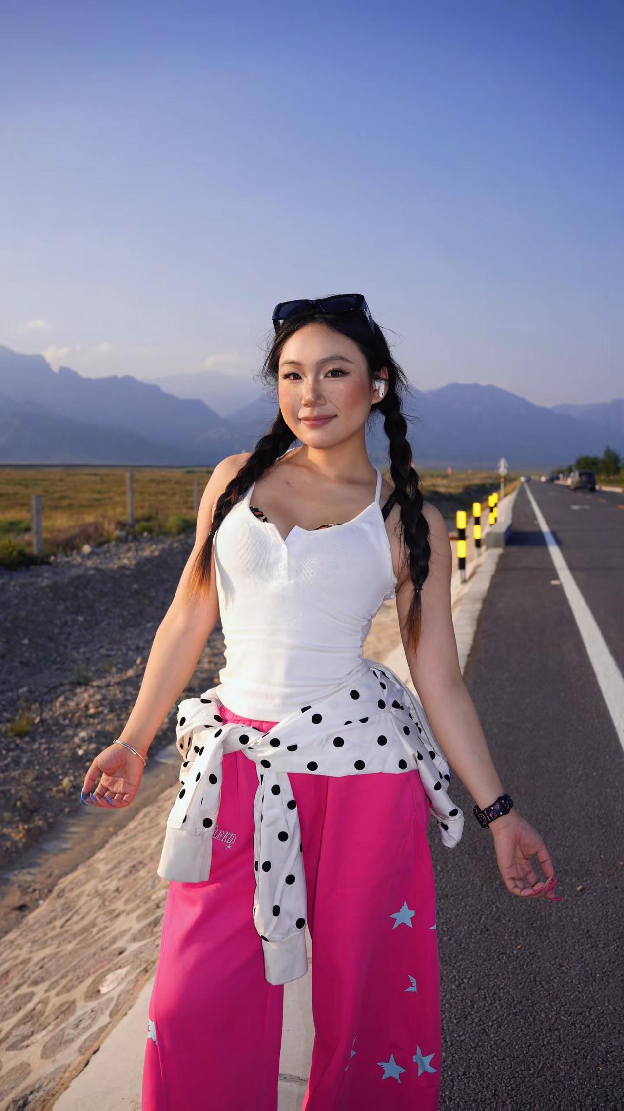 I couldn’t believeit.亚裔 美式辣妹 贺兰山 蓝调时刻