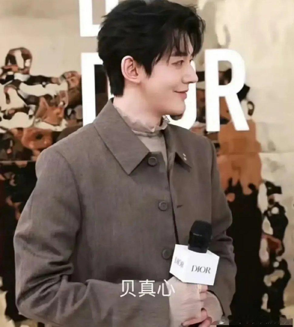 这是什么逆天的鼻子啊，邓为活该你火 ​​​