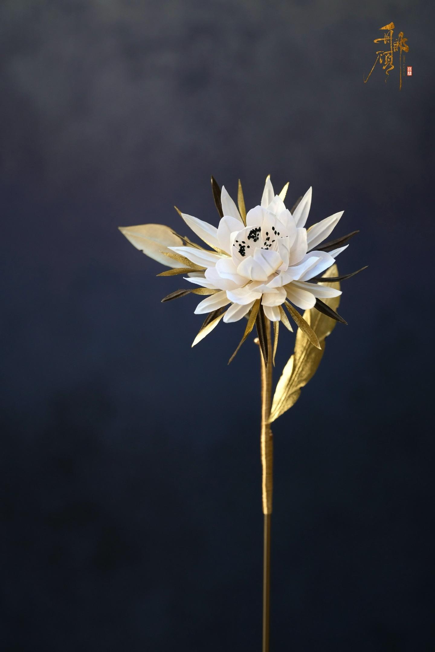 只开一夜的美丽，已是倾城。一支昙花发簪