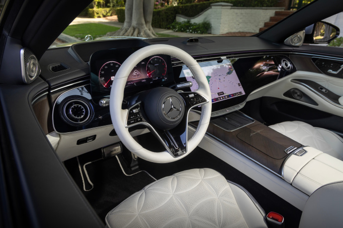 Mercedes Maybach S680V12 发动机，越来越少了，且行且珍惜