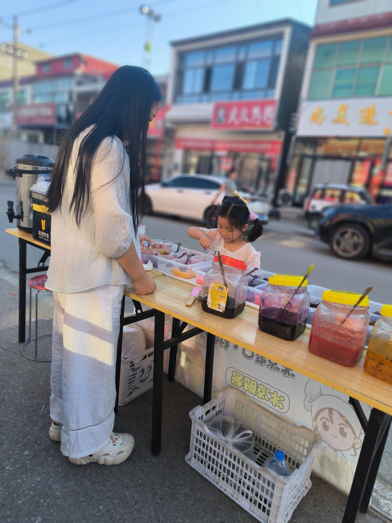 太真实了！现在最纠结家庭难题来了！已经有两个乖巧女儿，到底要不要拼三胎！
 
很